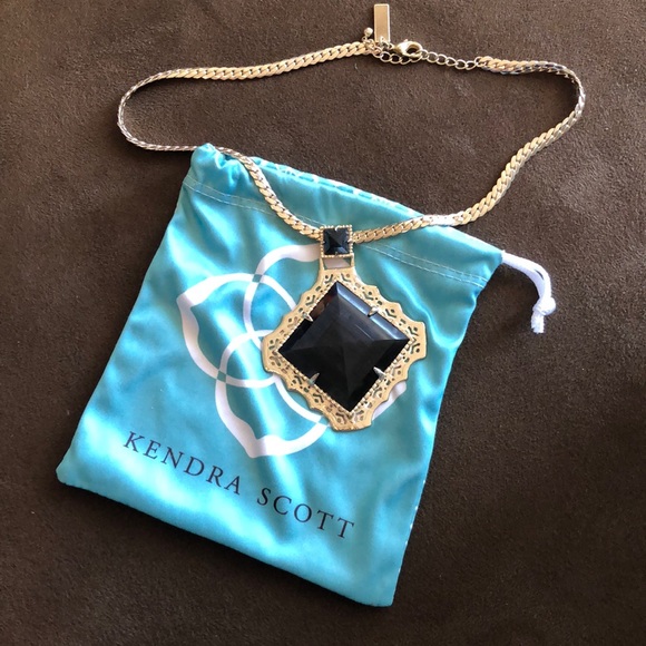 Kendra Scott Jewelry - Kendra Scott Savannah Large Stone Necklace Kendra Scott Jewelry - Kendra Scott Savannah Large Stone Necklace